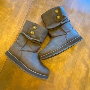 Brown Sketchers fur lined boots size 9